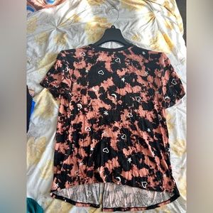 Print orange black t-shirt